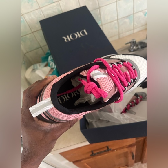 I’m selling my DIOR B22s only warn once brand new still with box. - Picture 2 of 5